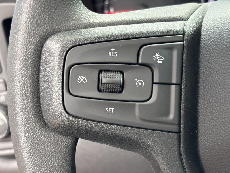 Chevrolet Silverado 2500HD Vehicle Image 12