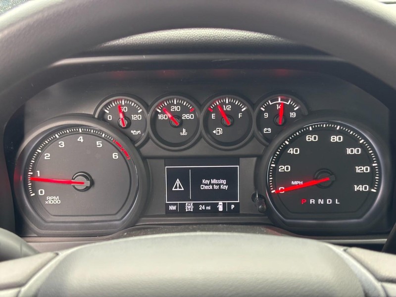 Chevrolet Silverado 2500HD Vehicle Image 13