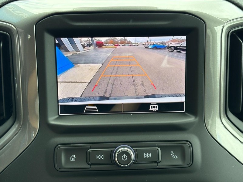 Chevrolet Silverado 2500HD Vehicle Image 15