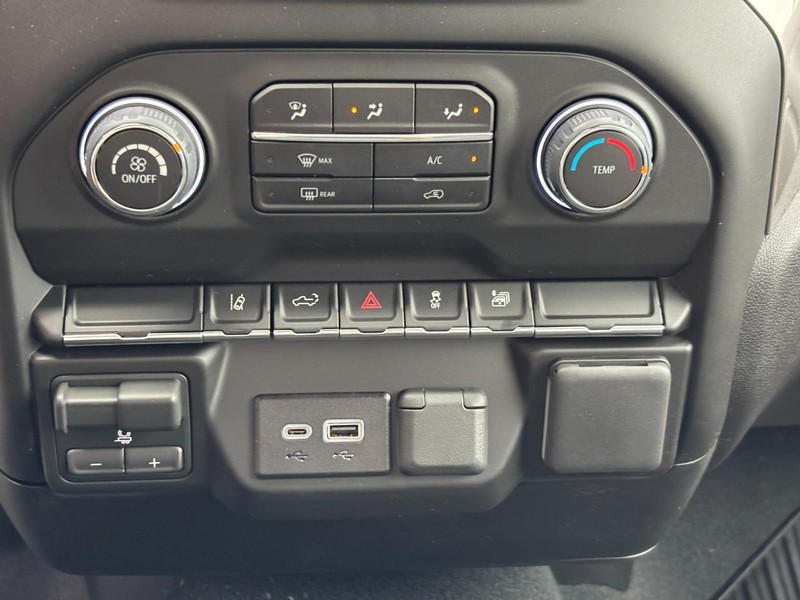 Chevrolet Silverado 2500HD Vehicle Image 16