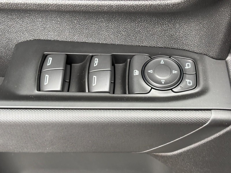 Chevrolet Silverado 2500HD Vehicle Image 17