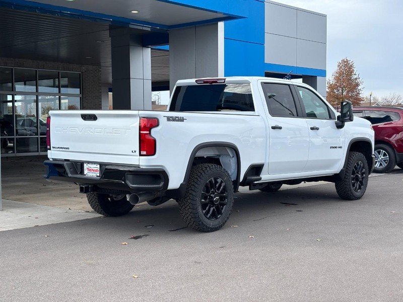 Chevrolet Silverado 2500HD Vehicle Image 03