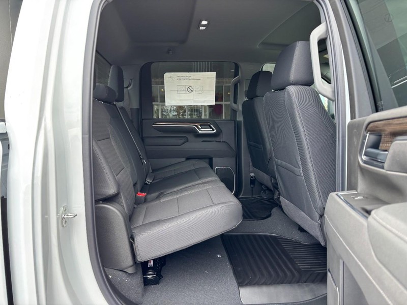 Chevrolet Silverado 2500HD Vehicle Image 05