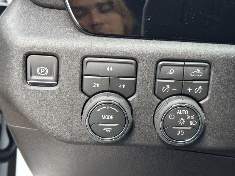 Chevrolet Silverado 2500HD Vehicle Image 11