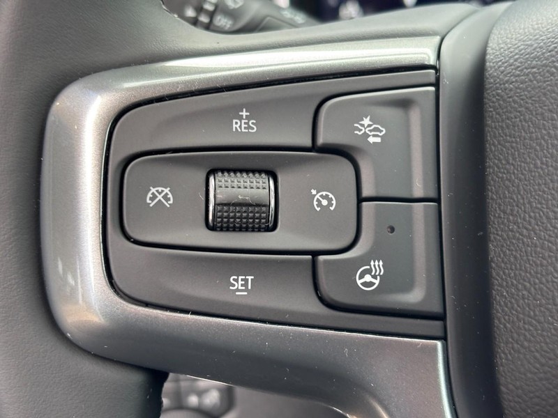 Chevrolet Silverado 2500HD Vehicle Image 12