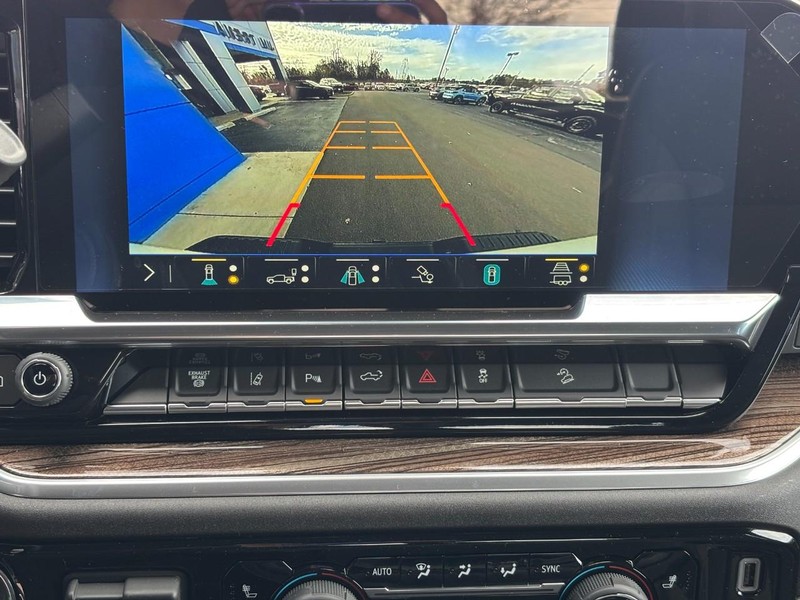 Chevrolet Silverado 2500HD Vehicle Image 16