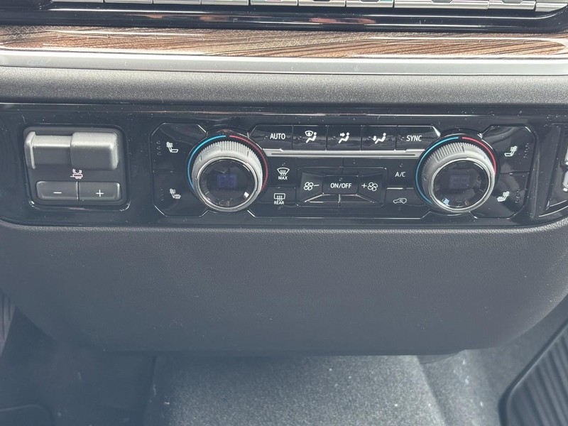 Chevrolet Silverado 2500HD Vehicle Image 18