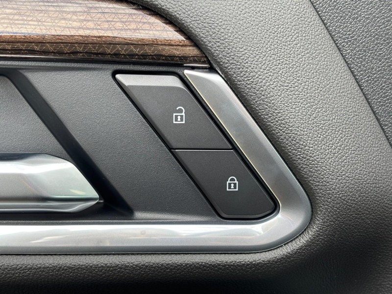 Chevrolet Silverado 2500HD Vehicle Image 20