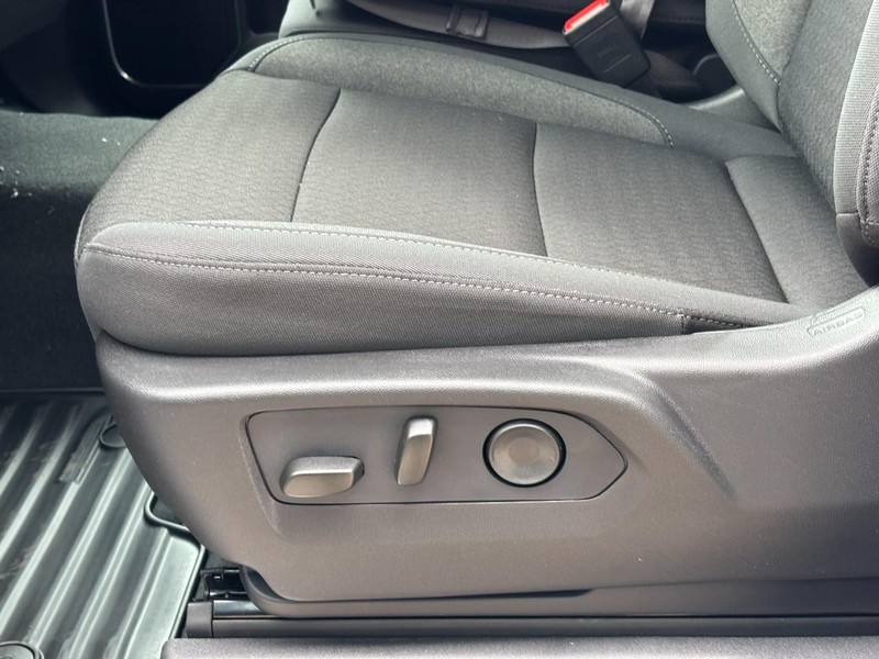 Chevrolet Silverado 2500HD Vehicle Image 21