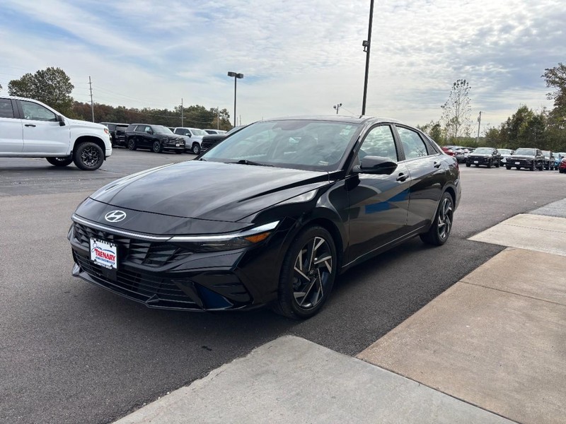 Hyundai Elantra Vehicle Image 08