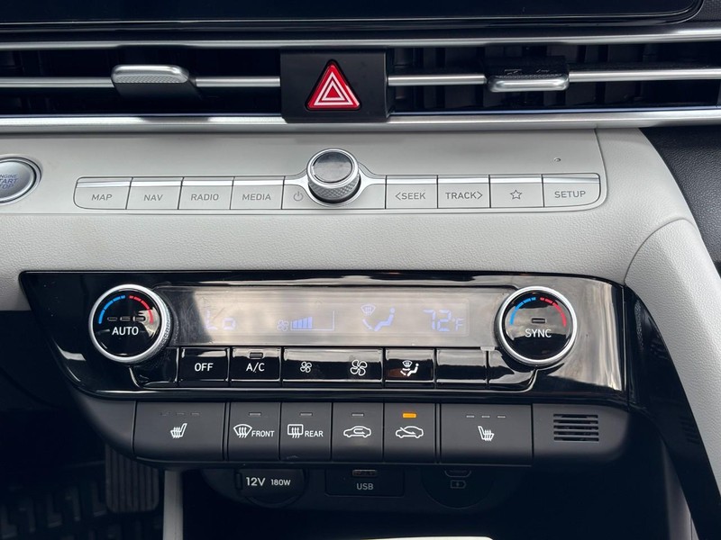 Hyundai Elantra Vehicle Image 14