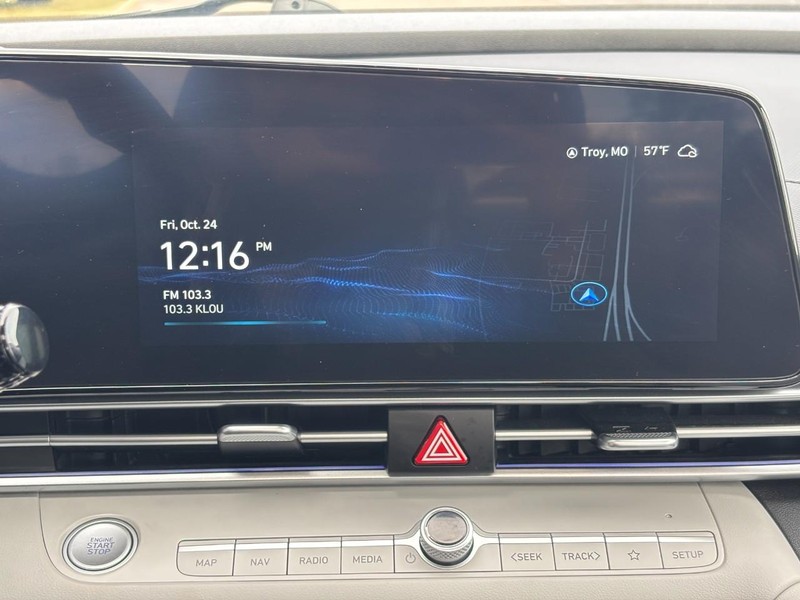 Hyundai Elantra Vehicle Image 20