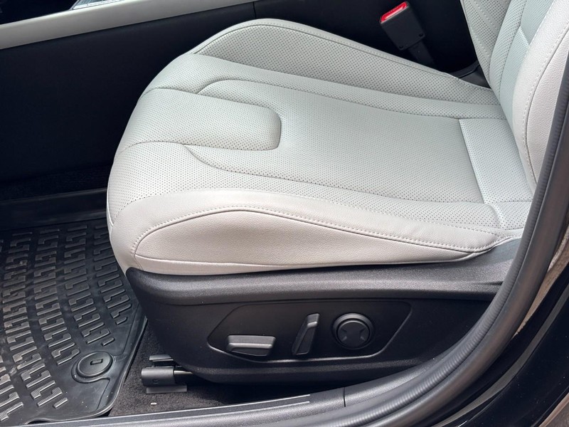 Hyundai Elantra Vehicle Image 25