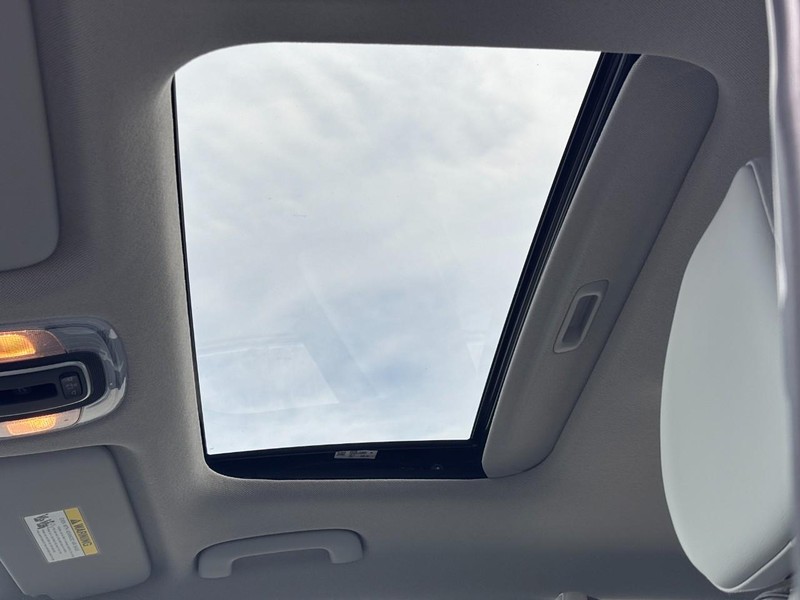 Hyundai Elantra Vehicle Image 26