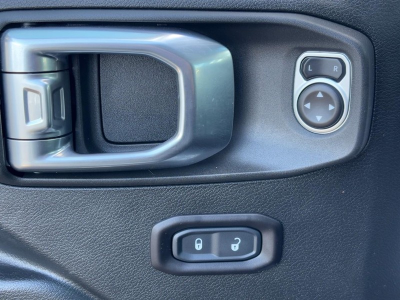 Jeep Wrangler Unlimited Vehicle Image 23