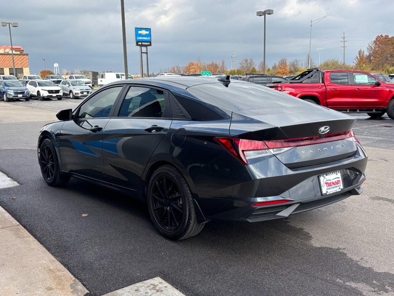 Hyundai Elantra Vehicle Image 06