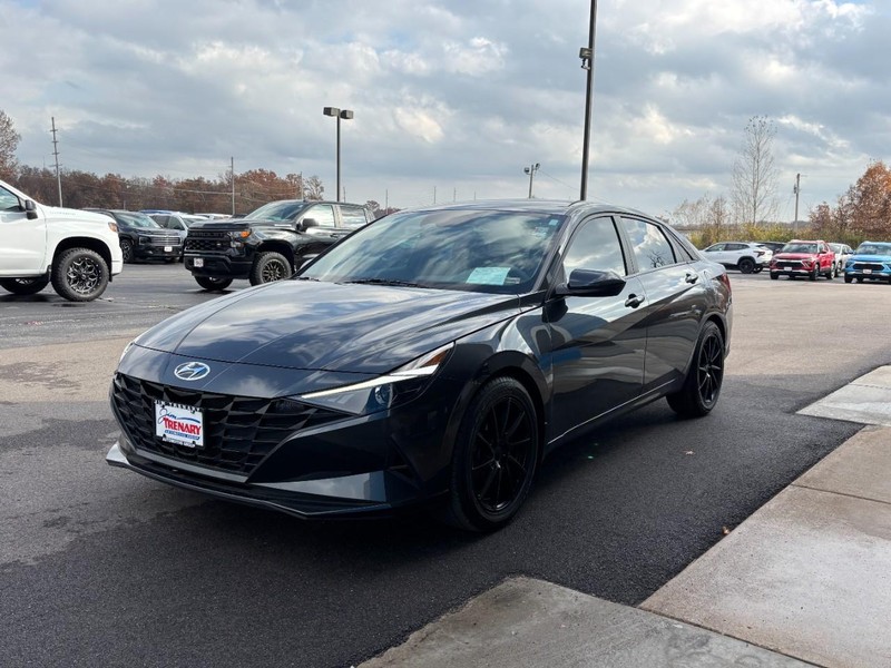 Hyundai Elantra Vehicle Image 08