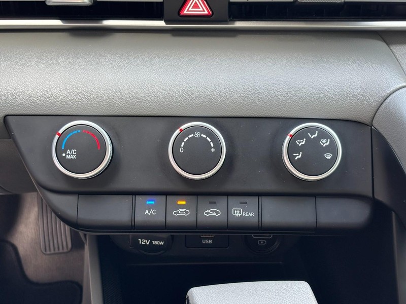 Hyundai Elantra Vehicle Image 22