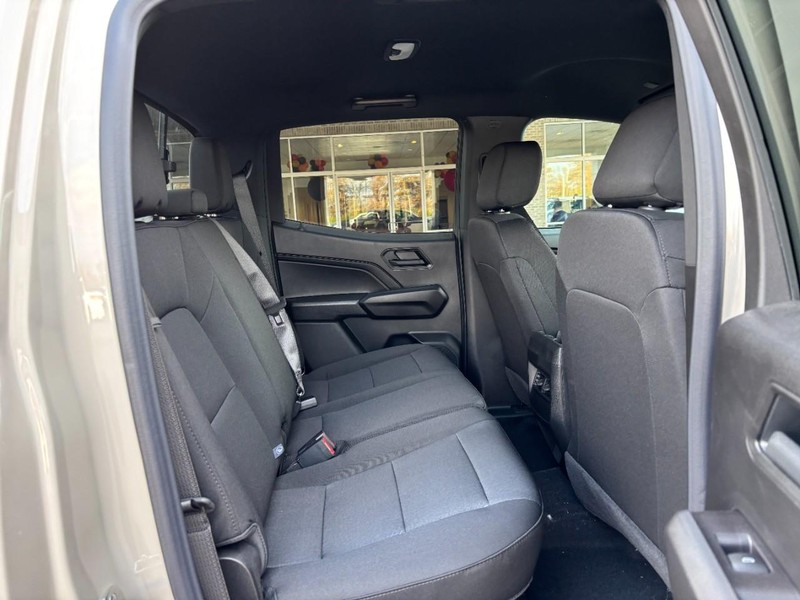 Chevrolet Colorado Vehicle Image 05