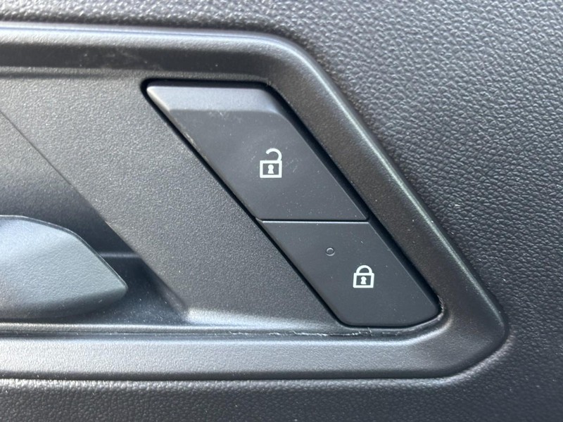 Chevrolet Colorado Vehicle Image 16