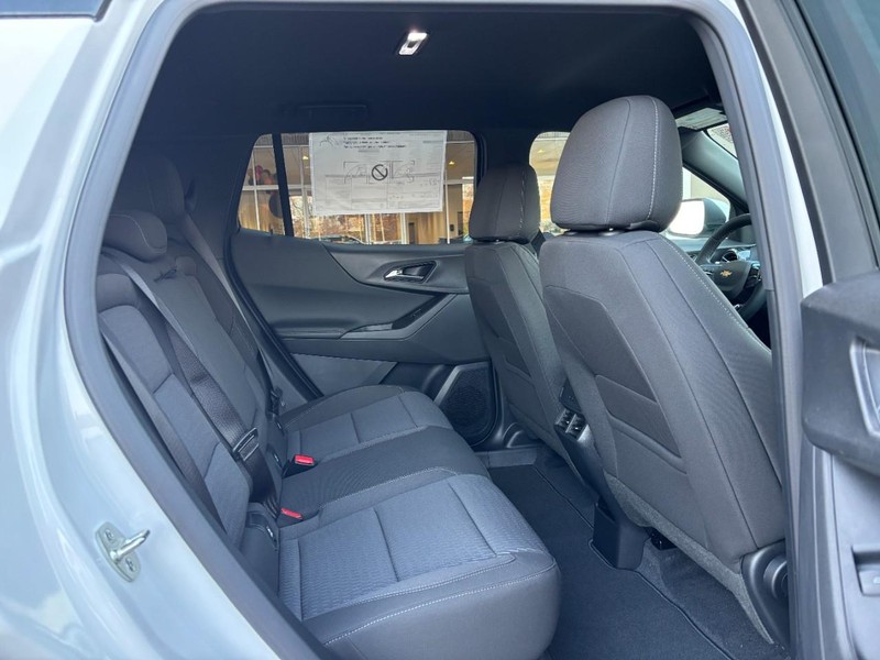 Chevrolet Equinox Vehicle Image 05