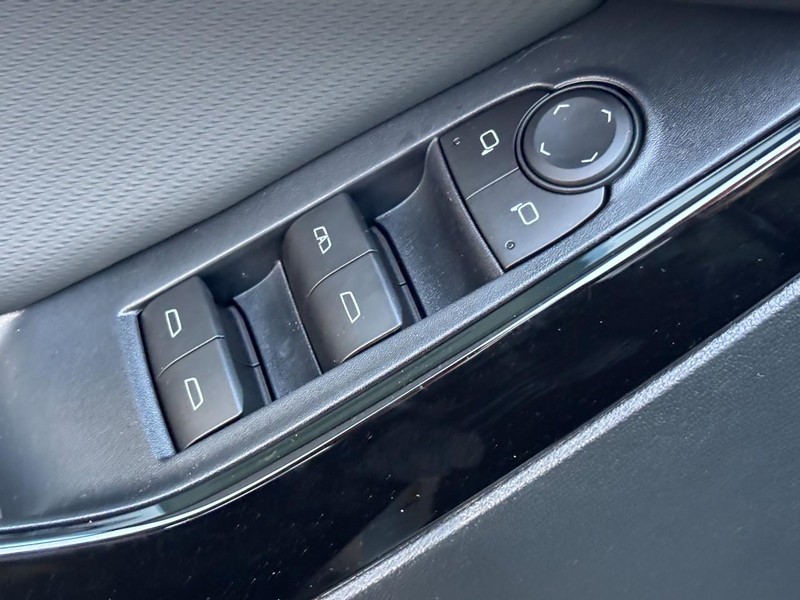 Chevrolet Equinox Vehicle Image 19