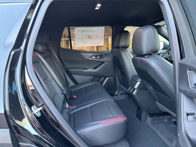 Chevrolet Equinox Vehicle Image 05