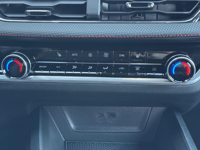 Chevrolet Equinox Vehicle Image 09