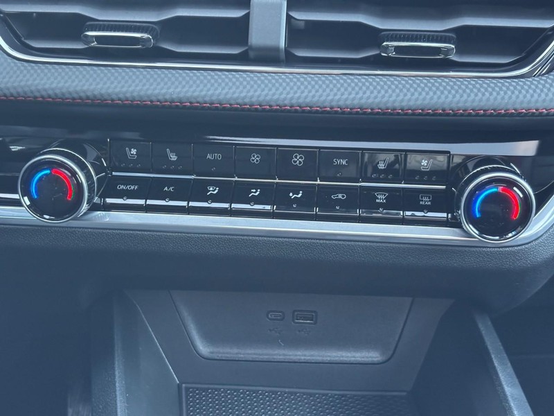 Chevrolet Equinox Vehicle Image 09