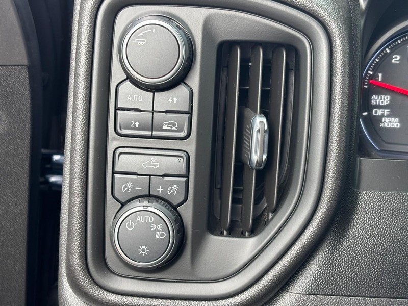 Chevrolet Silverado 1500 Vehicle Image 16