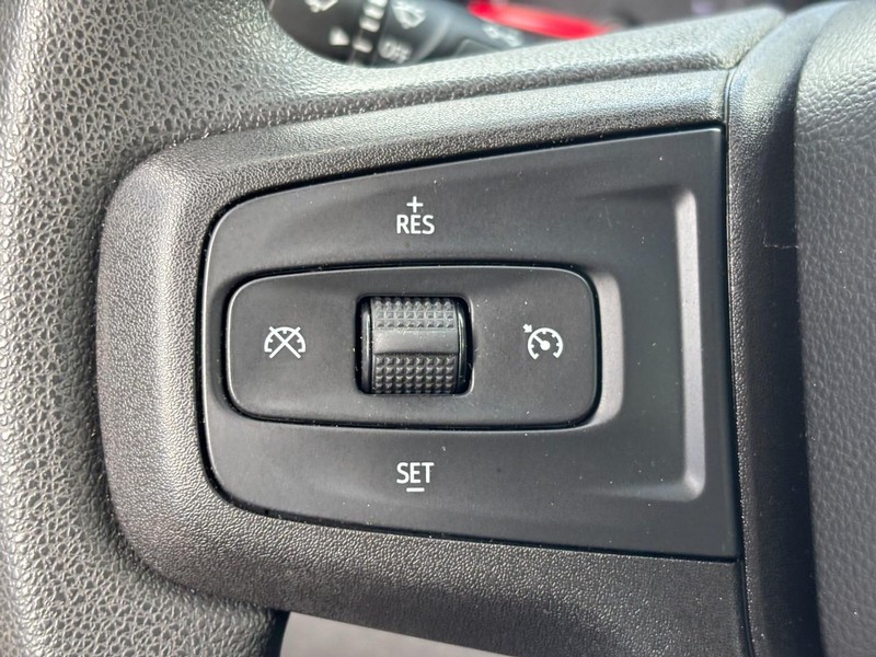 Chevrolet Silverado 1500 Vehicle Image 17