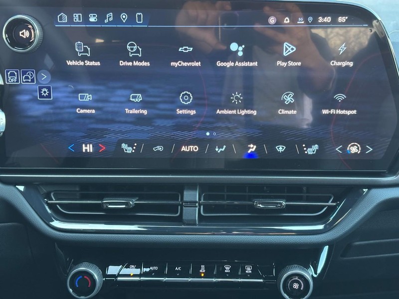 Chevrolet Equinox EV Vehicle Image 08