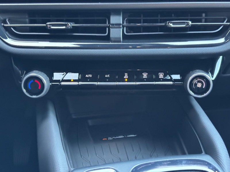 Chevrolet Equinox EV Vehicle Image 10