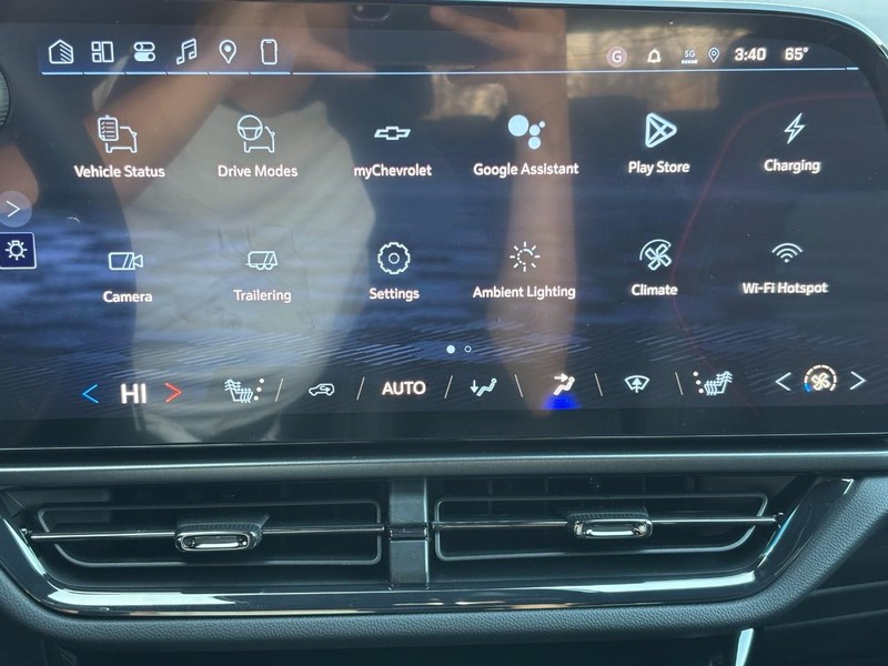 Chevrolet Equinox EV Vehicle Image 16