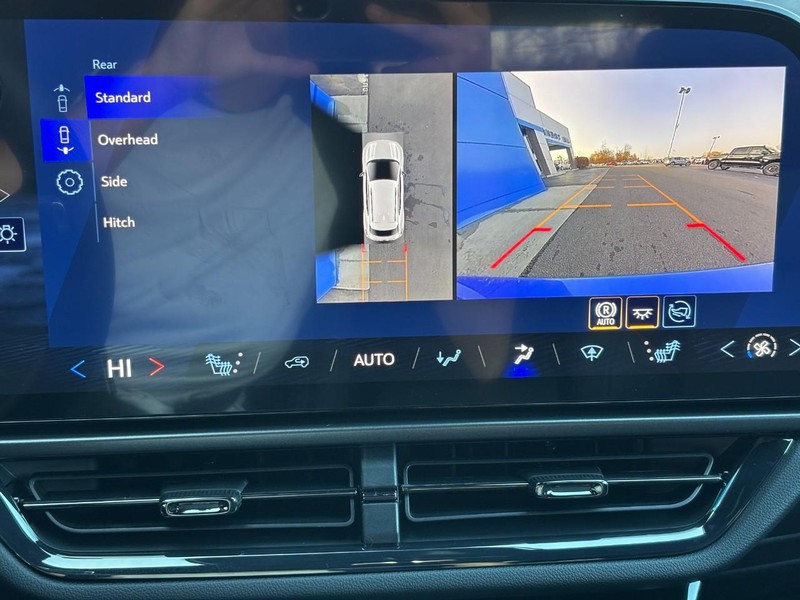 Chevrolet Equinox EV Vehicle Image 17