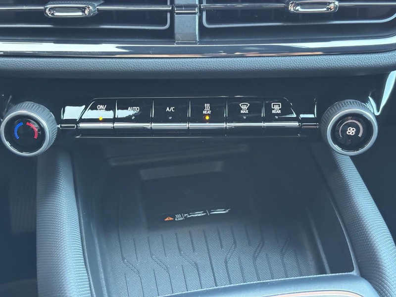 Chevrolet Equinox EV Vehicle Image 19