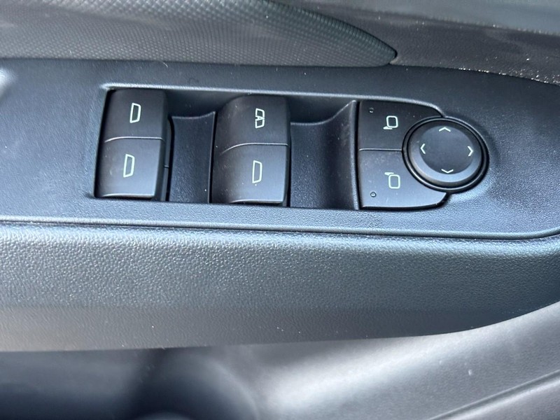 Chevrolet Equinox EV Vehicle Image 20