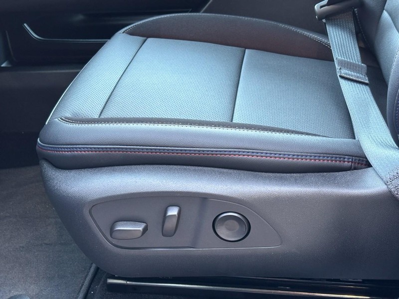 Chevrolet Equinox EV Vehicle Image 22