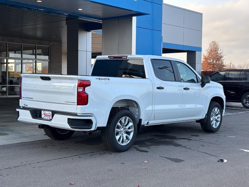 Chevrolet Silverado 1500 Vehicle Image 03