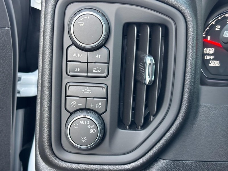 Chevrolet Silverado 1500 Vehicle Image 11