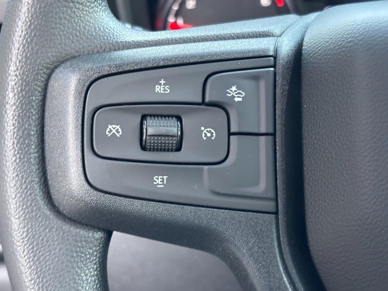 Chevrolet Silverado 1500 Vehicle Image 12