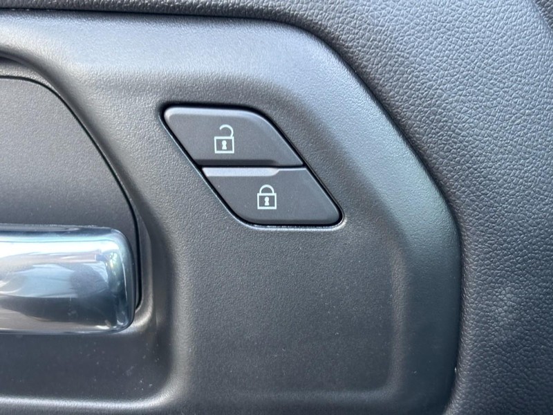 Chevrolet Silverado 1500 Vehicle Image 18