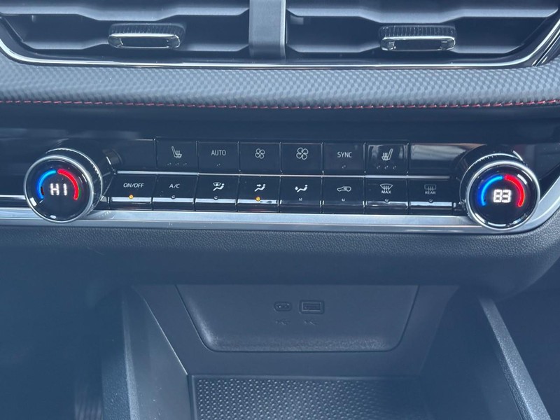 Chevrolet Equinox Vehicle Image 09