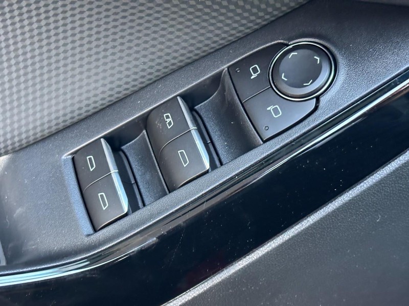 Chevrolet Equinox Vehicle Image 19