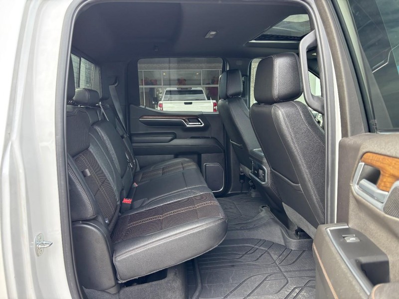 Chevrolet Silverado 1500 Vehicle Full-screen Gallery Image 10