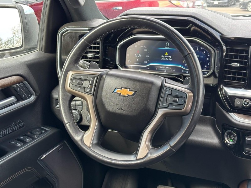 Chevrolet Silverado 1500 Vehicle Full-screen Gallery Image 12