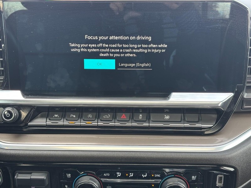 Chevrolet Silverado 1500 Vehicle Full-screen Gallery Image 13