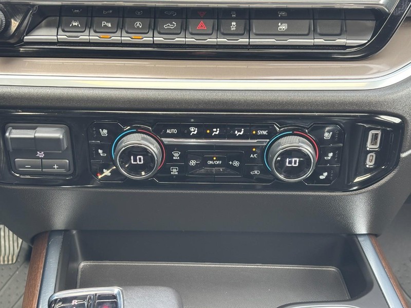 Chevrolet Silverado 1500 Vehicle Full-screen Gallery Image 14