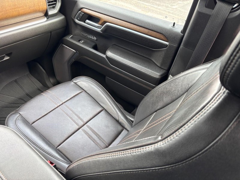 Chevrolet Silverado 1500 Vehicle Full-screen Gallery Image 15