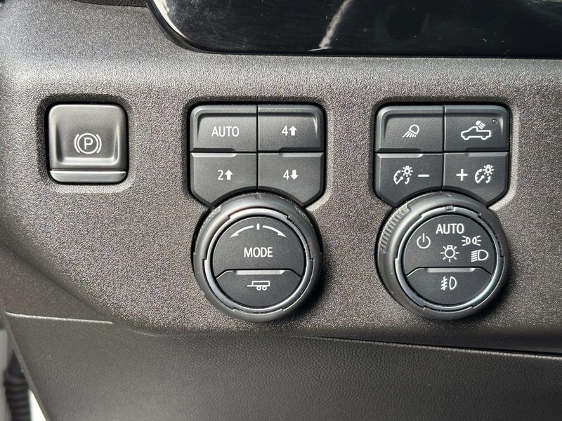 Chevrolet Silverado 1500 Vehicle Full-screen Gallery Image 16